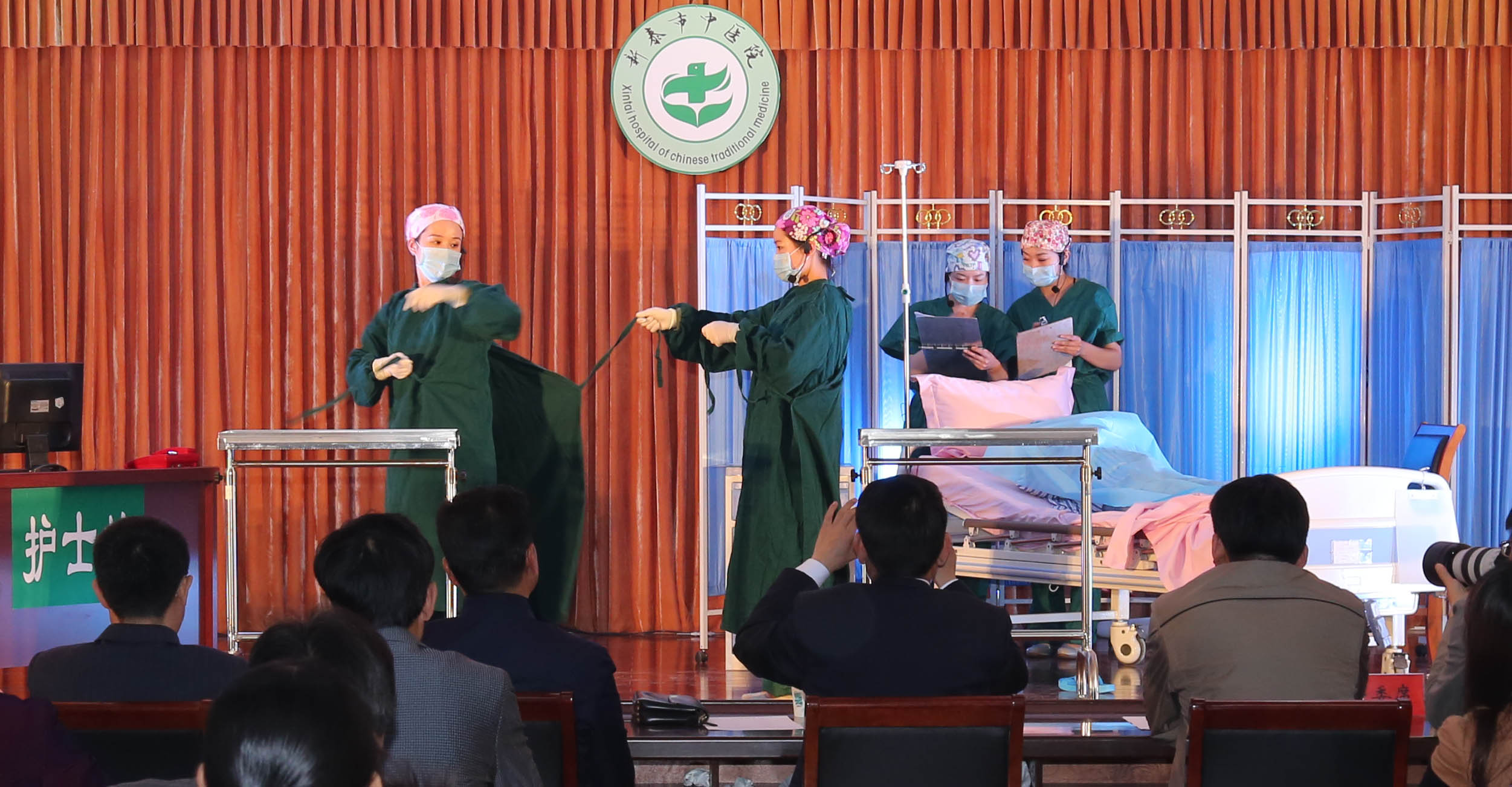 三等奖：《无影灯下的爱》  表演：手术室